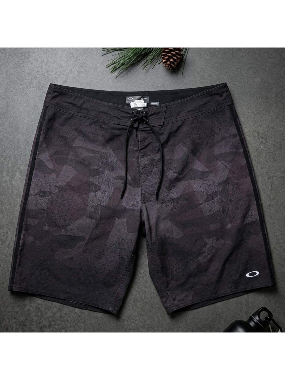 Oakley Performance Fit Boardshorts Men's Size 40 Black Camo 4-Way Stretch Swim